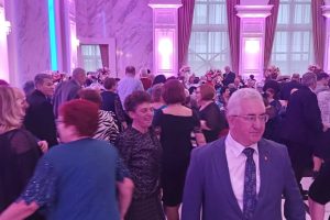 Primarul Sucevei, Ion Lungu, începe anul în formă maximă alături de pensionarii din muncipiu.