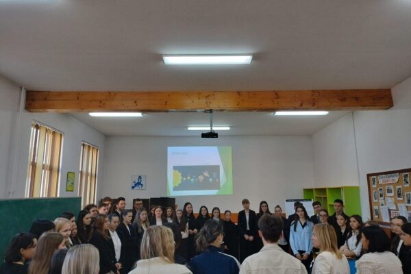 Proiectul Educațional „Schimbarea începe cu mine” se încheie cu succes la Colegiul Eudoxiu Hurmuzachi Proiectul Educațional „Schimbarea începe cu mine” se încheie cu succes la Colegiul Eudoxiu Hurmuzachi