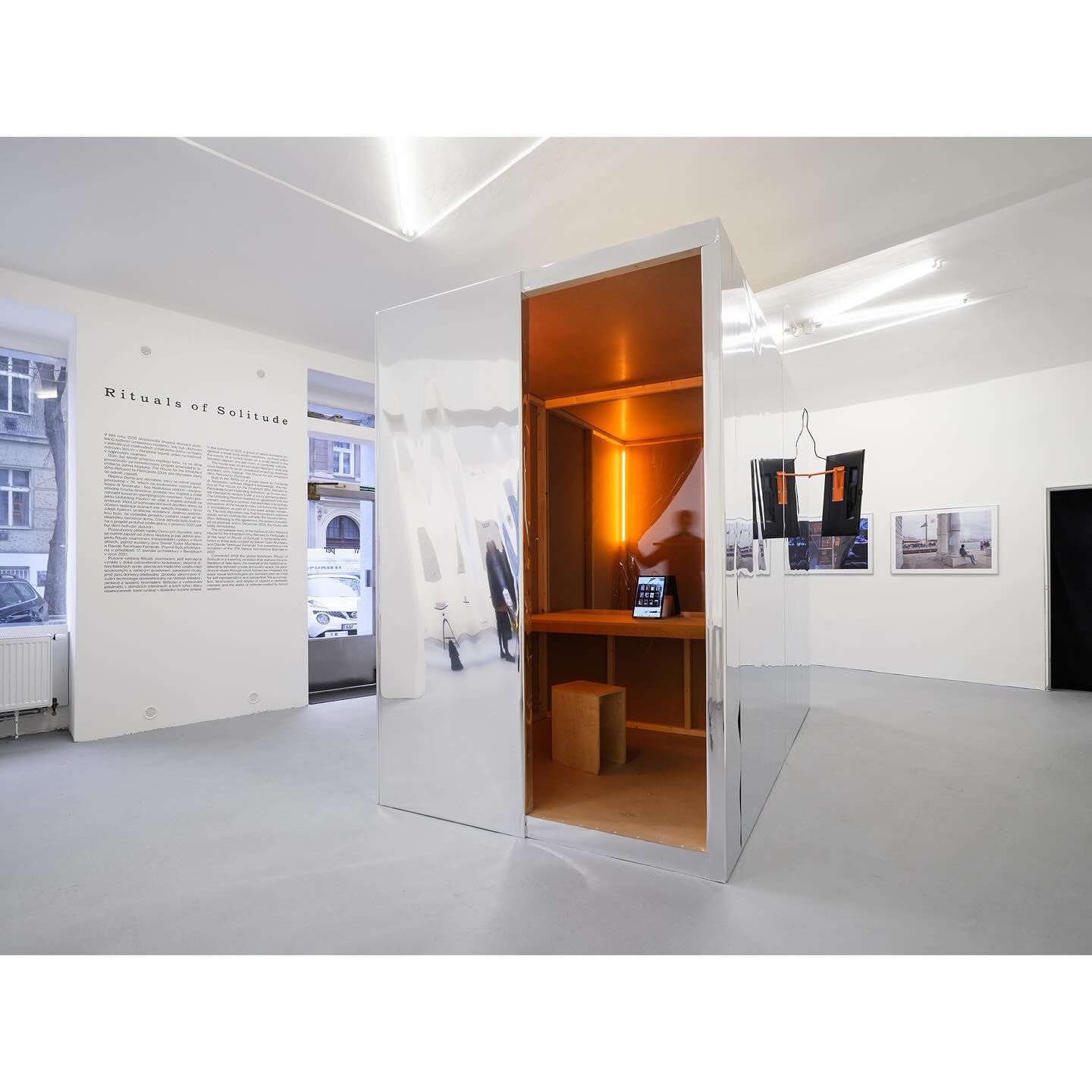 "Rituals of Solitude"- prima expoziție individuală a arhitectului sucevean Daniel Tudor Munteanu, la Galeria VI PER din Praga.