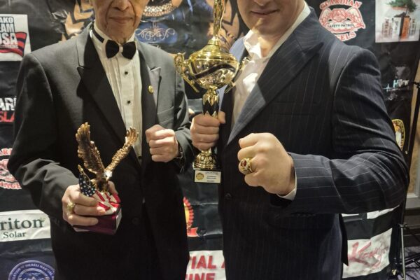 Premiul „Silver Lifetime Achievement Award”, echivalentul Oscarului în arte marțiale, a fost acordat suceveanului Ovidiu Sfetcu Premiul "Silver Lifetime Achievement Award", echivalentul Oscarului în arte marțiale, a fost acordat suceveanului Ovidiu Sfetcu